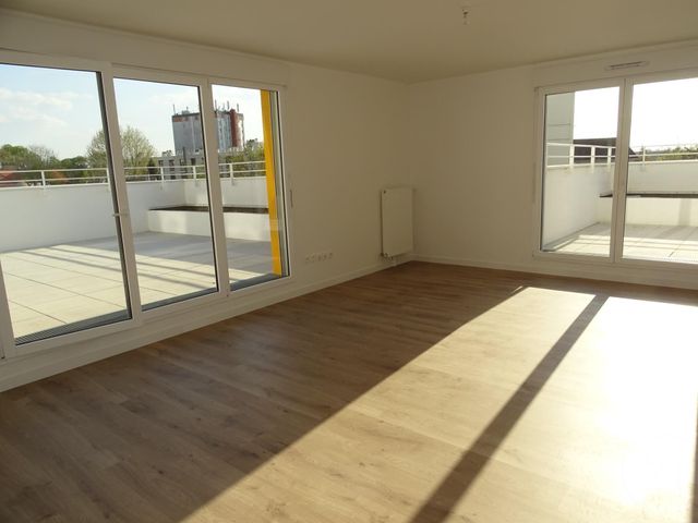 Afficher la photo en grand Appartement F5 à vendre - 5 pièces - 94.0 m2 - BEZONS - 95 - ILE-DE-FRANCE - Century 21 Grâce De Dieu